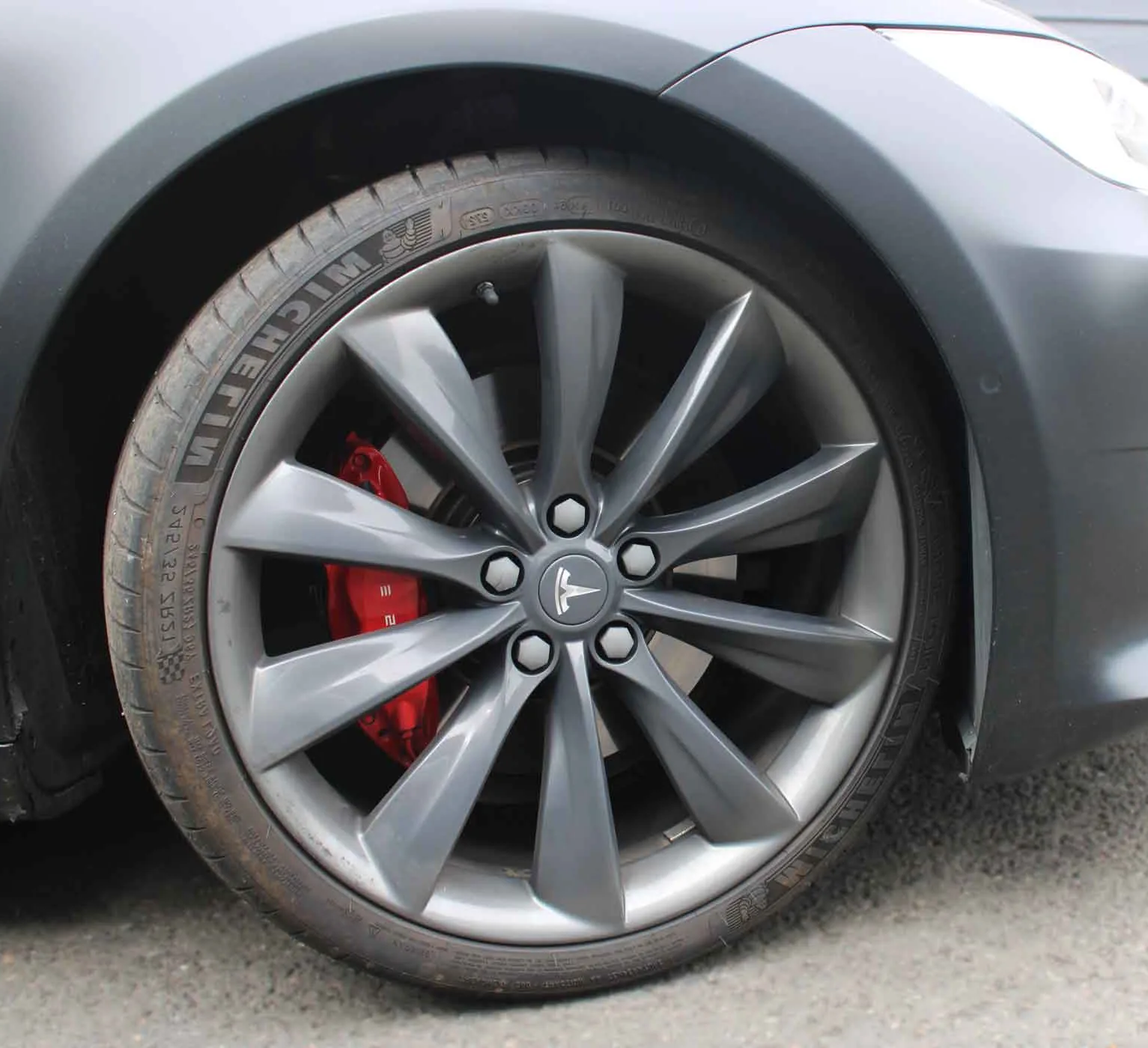 Tesla tyres model 3